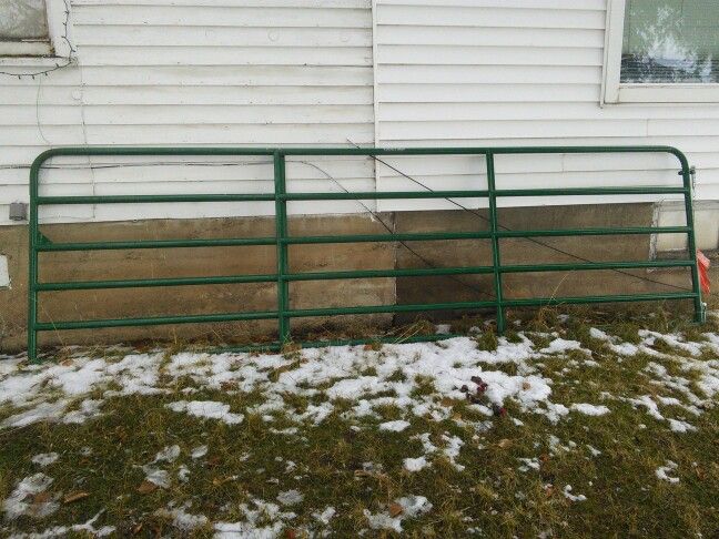 Tarter 14' Green cattle Gate, With Double Sided Lock & 1 Railroad Tie New