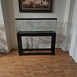 📦 FOR SALE: 50 Gallon Aquarium + Metal Stand – Great Condition!