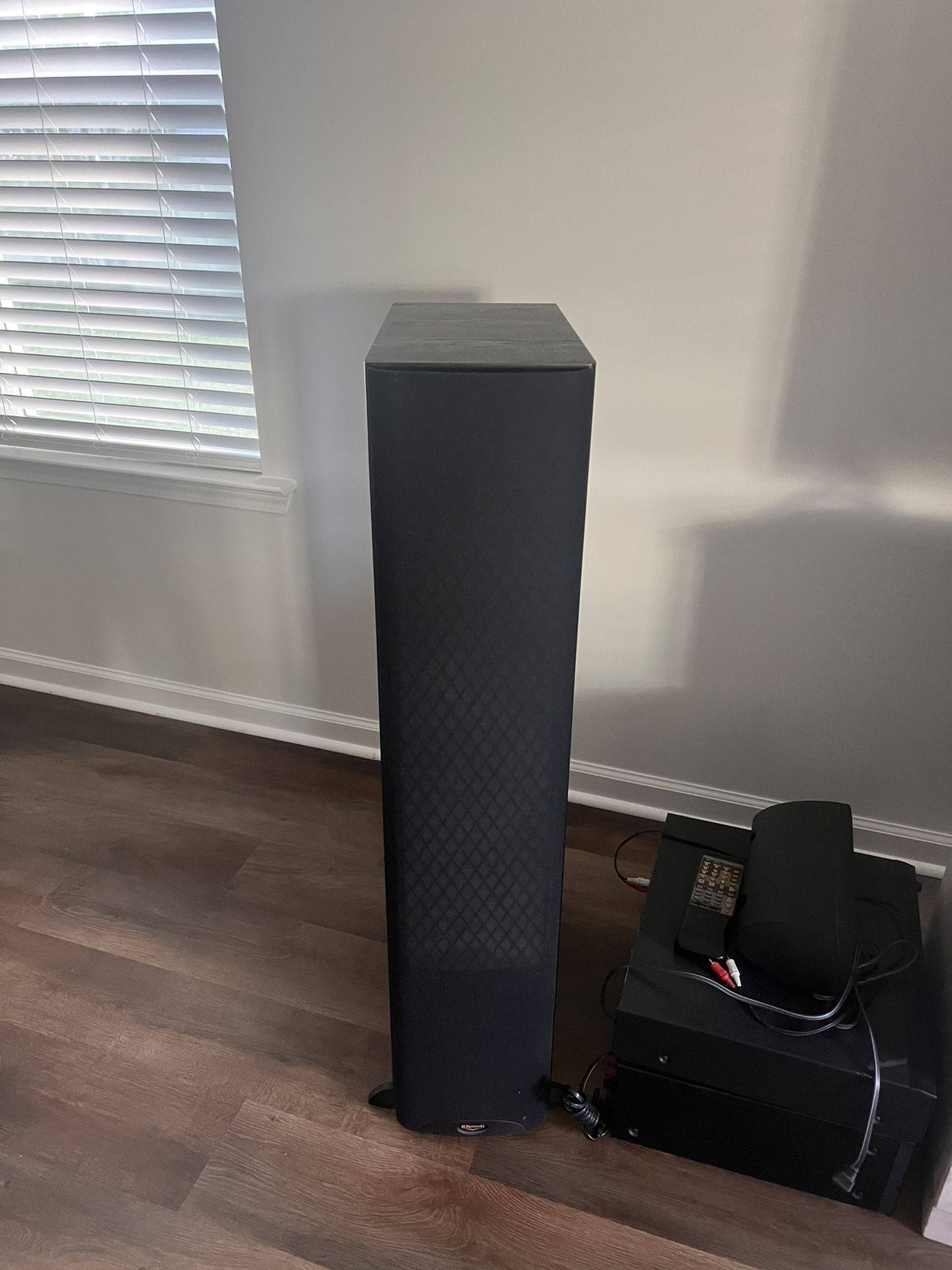 Entertainment Speakers With Stereo