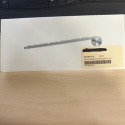 Apple MC184LL/B Wireless Keyboard New In Box - SEALED Never Opened 