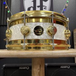 DW 14x6” Edge Snare Drum White Marine Pearl/Brass