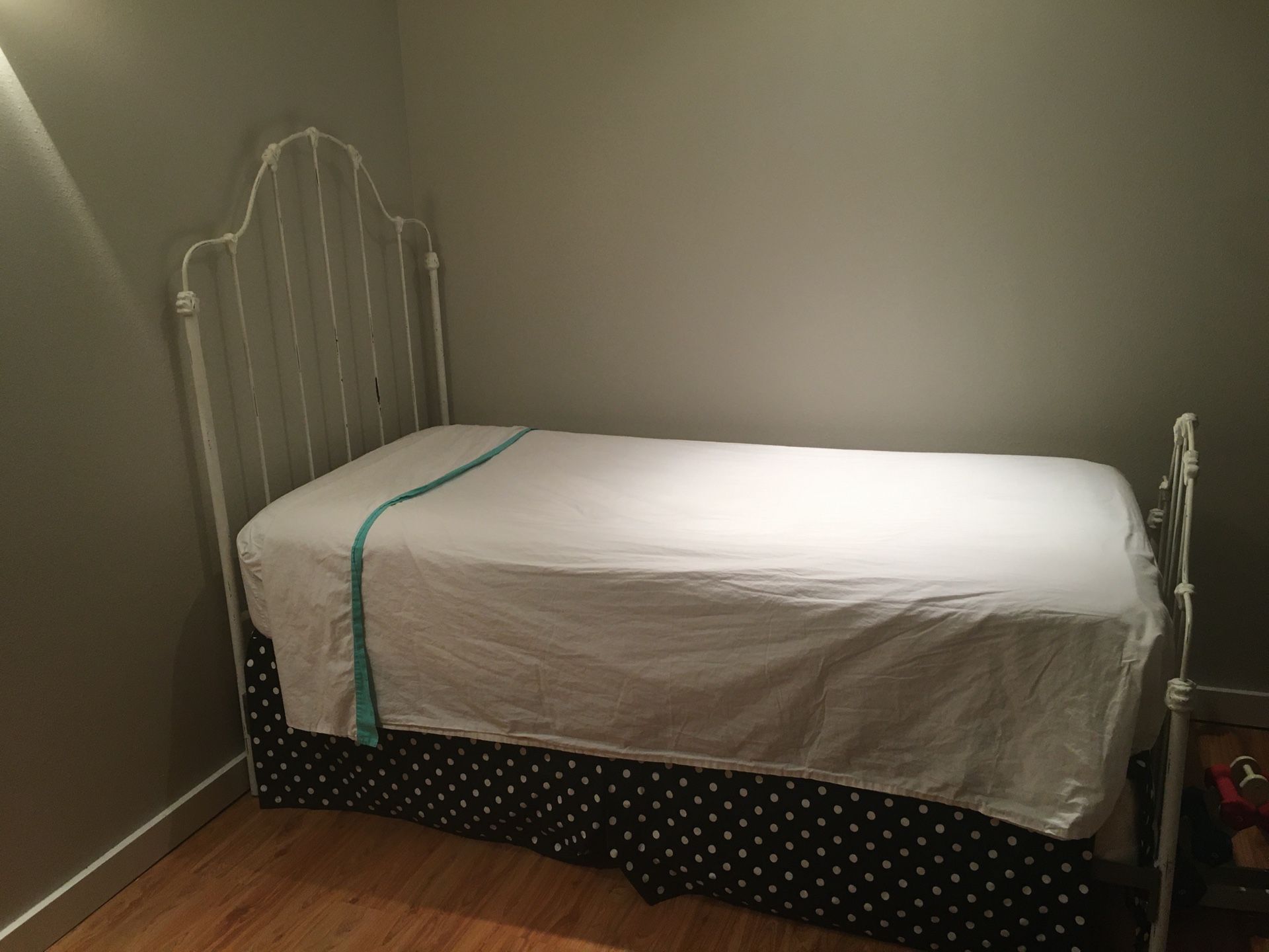 Twin Metal Bed Frame - White