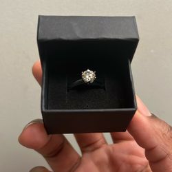 VVS1 Engagement Ring: Moissanite