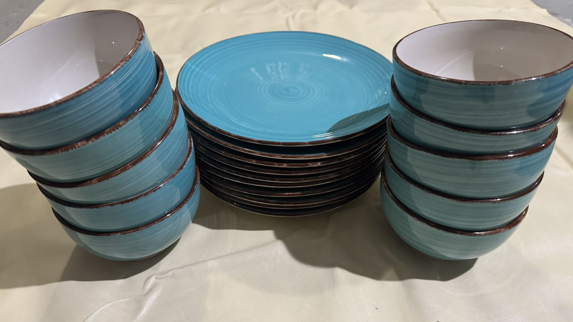 Dinner Plates And Bowls