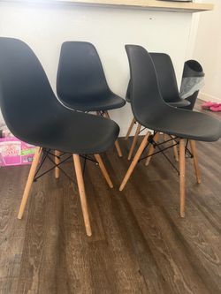 4 Dining Chairs with Wooden Legs