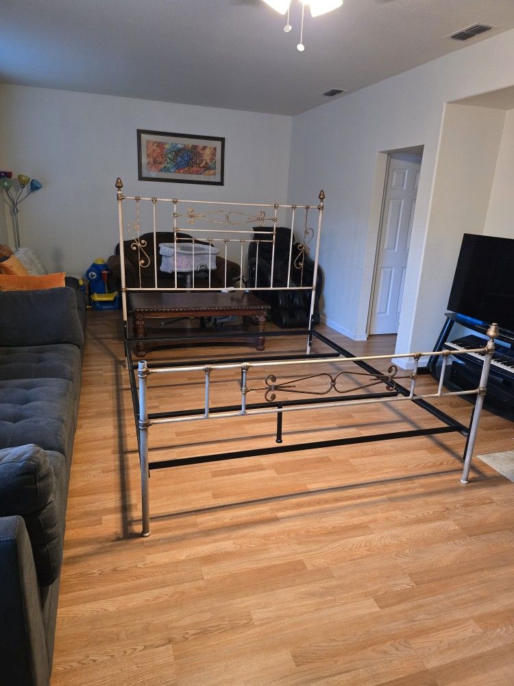 Heavy Duty Metal Cal King Bed Frame