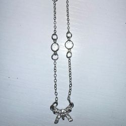 $4 bow necklace 