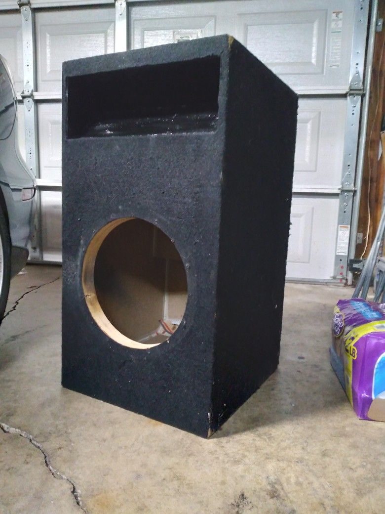 Kerf Ported Box Size Twelve Inch (30x 16x 18) Used - Still Very Solid