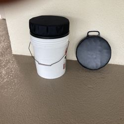 Two padded 5 gallon bucket swivel seats