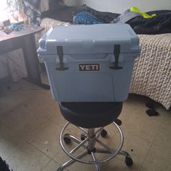Yeti Cooler In Great Condituon Not One Scratch On It 