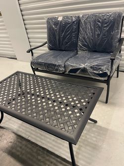 Free Delivery NEW Aluminum Outdoor Set & Decor Pillows