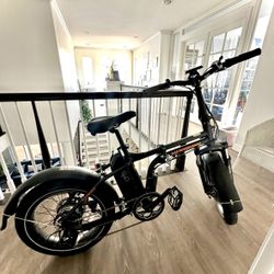 RadMini 4 Folding Electric Bike – Like New! 
