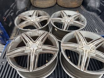 Wheels with tires (wheel size 7.5x17, tire size 215/45/17)