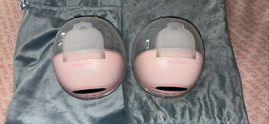 Mom med wearable breast pumps