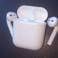 APPLE AIRPODS WITH CASE AND CHARGER MODEL A1938