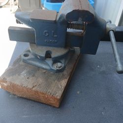 Bench Vise 