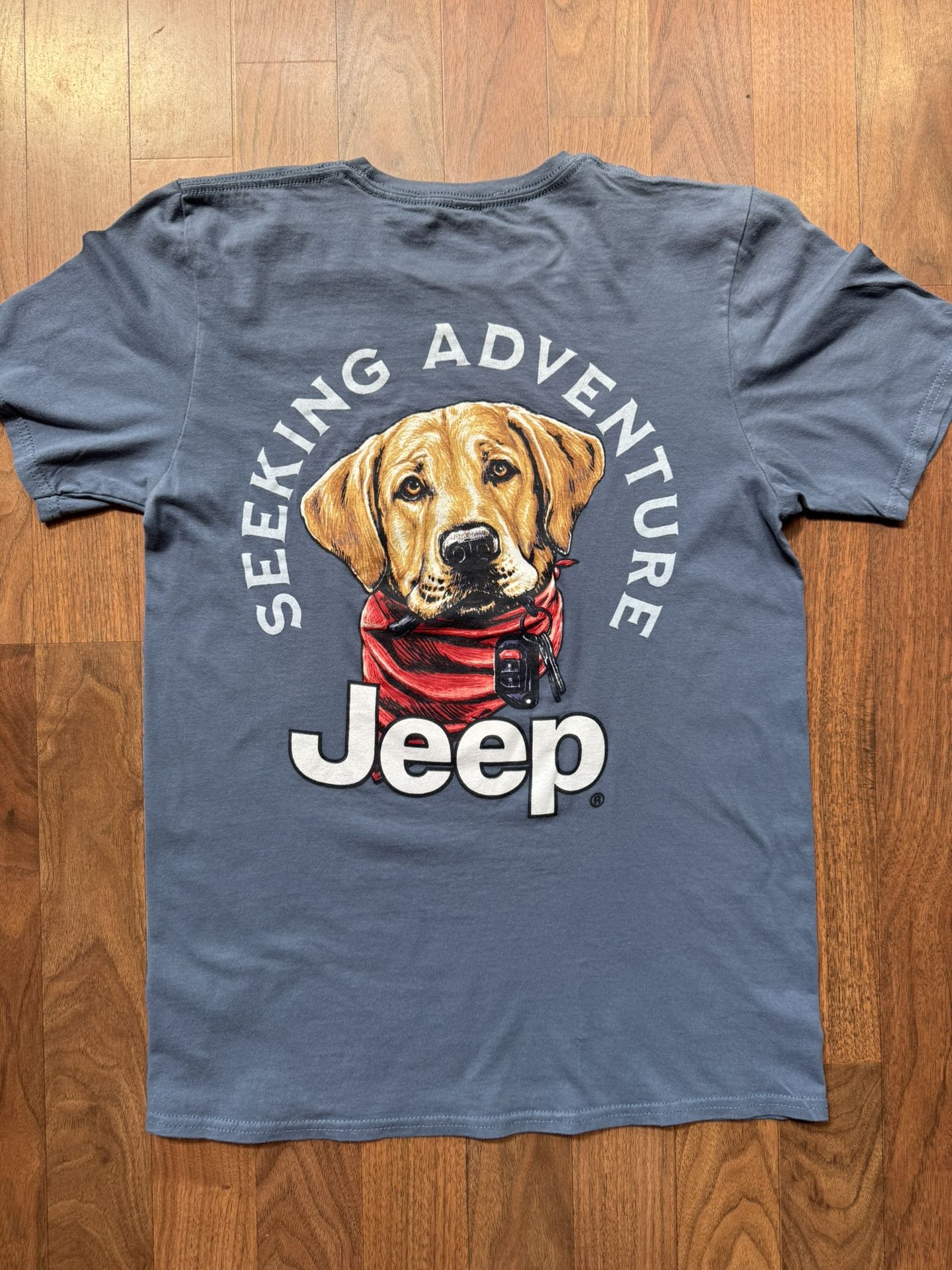 Jeep SML T Shirt Gray Labrador Retriever Dog w/ Keys Seeking Adventure JEDCO EUC