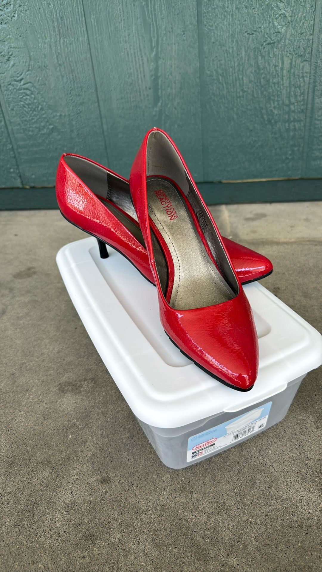 Kenneth COLE REACTION womens Red Patent Heels Sz 9
