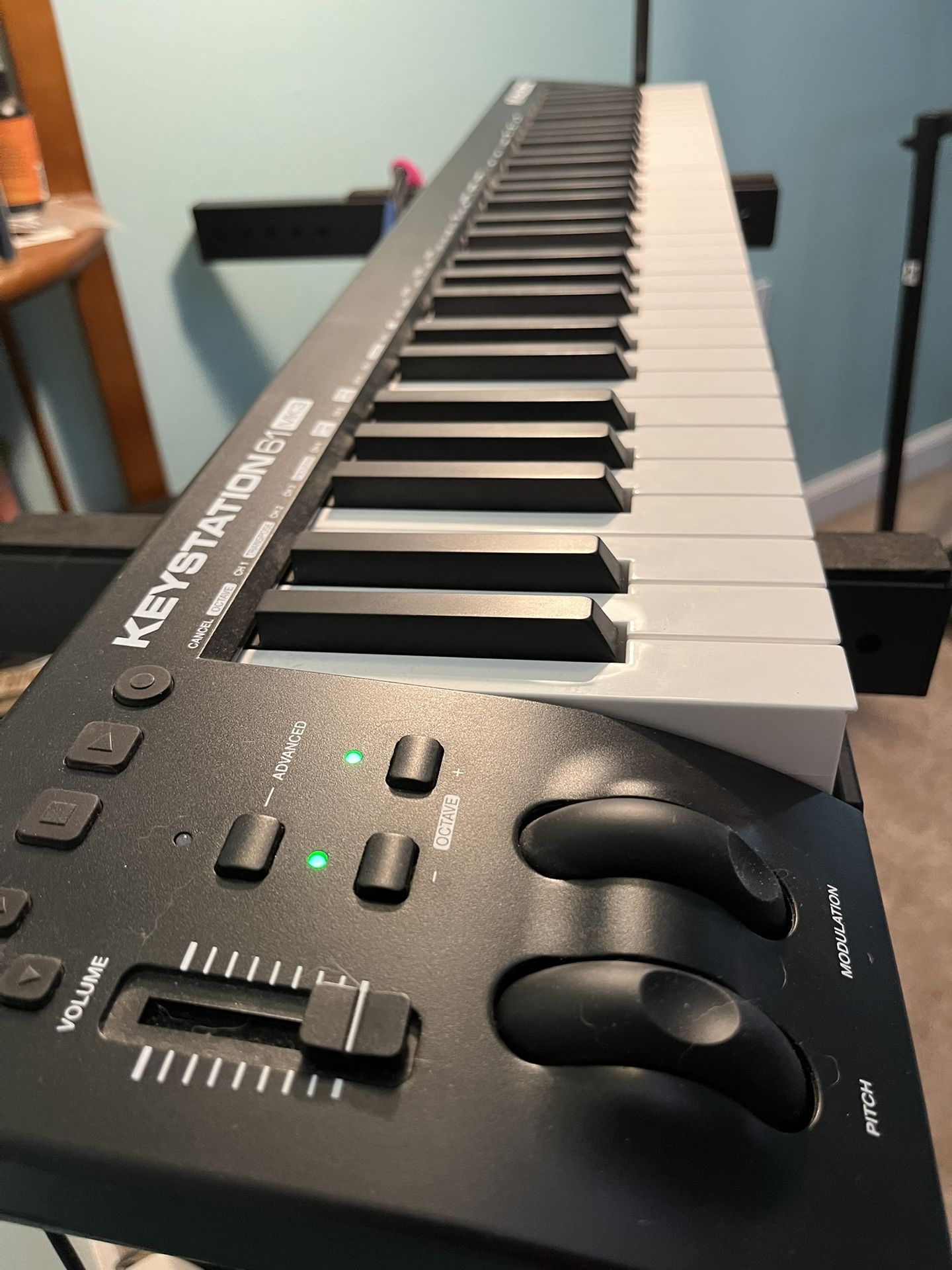 M-Audio Keystation 61 Mk3 MIDI Controller w/ stand and Expression Pedal