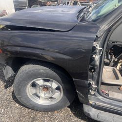 Partes De Chevy Y Mas De 200 Carros 