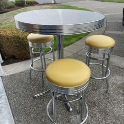 Tall High Top Table and 3stools