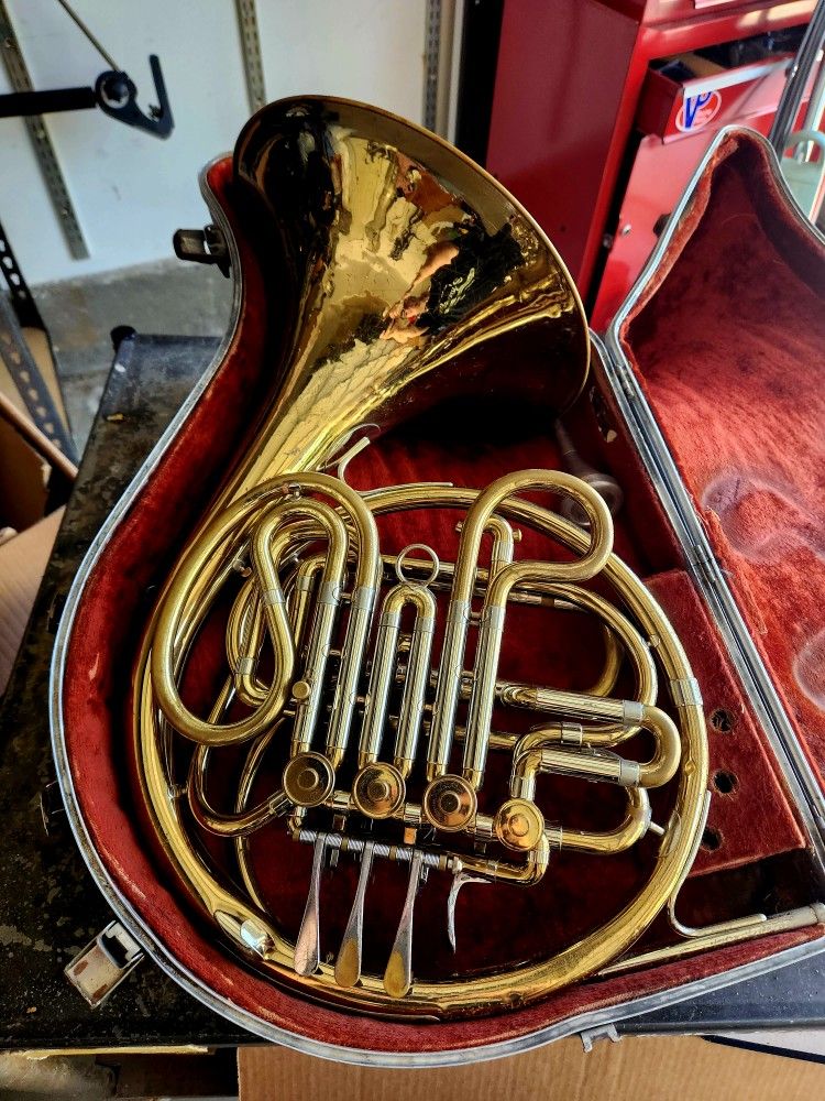 F.E. Olds & Sons Double French Horn for Sale in Menifee, CA OfferUp