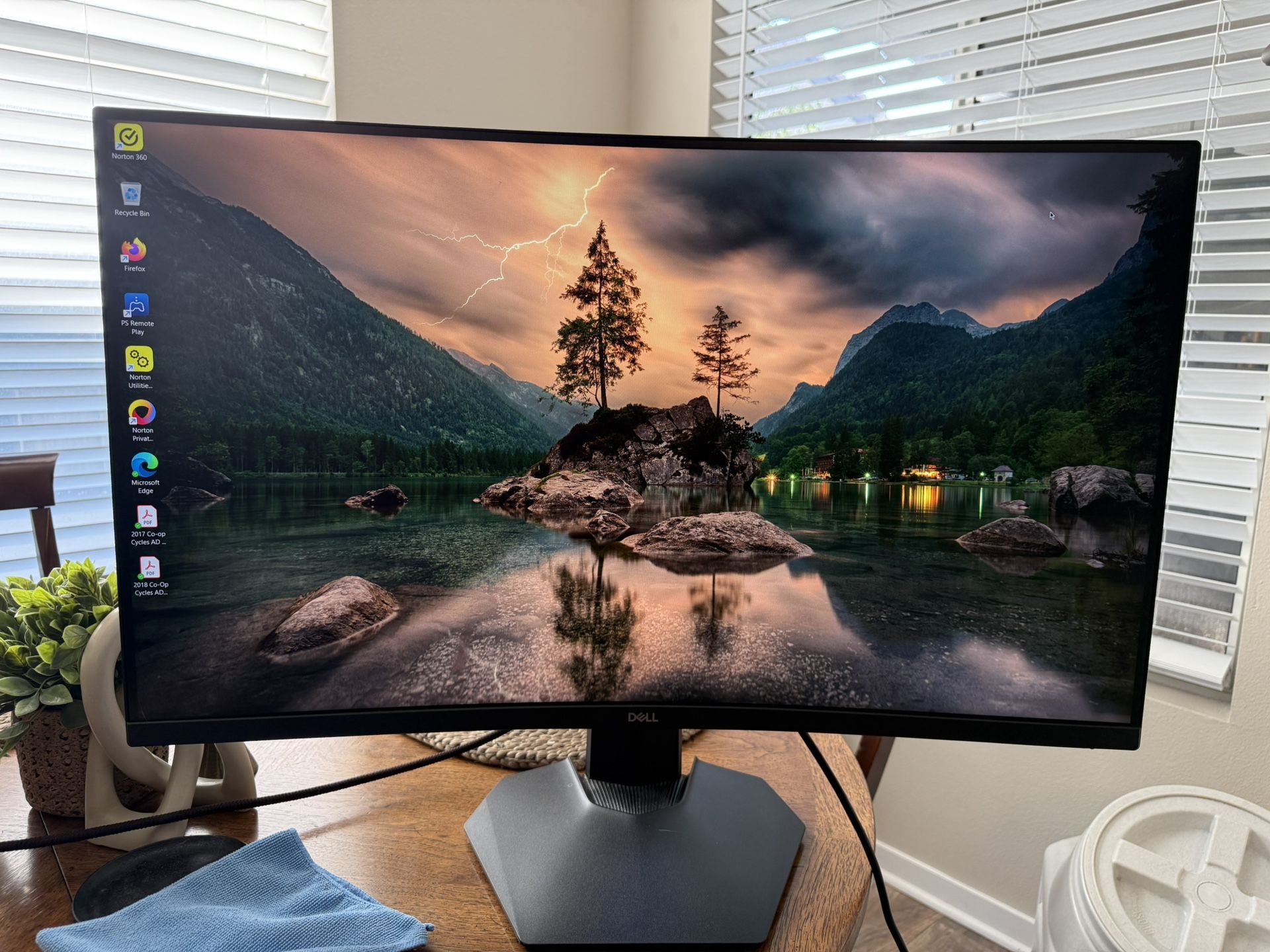 Dell 32” Curved Gaming Monitor With Logitech Keyboard/ Mouse