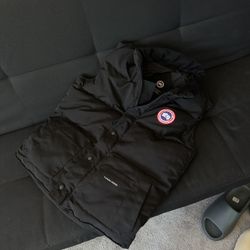 Canada Puffer Black Vest Size Medium