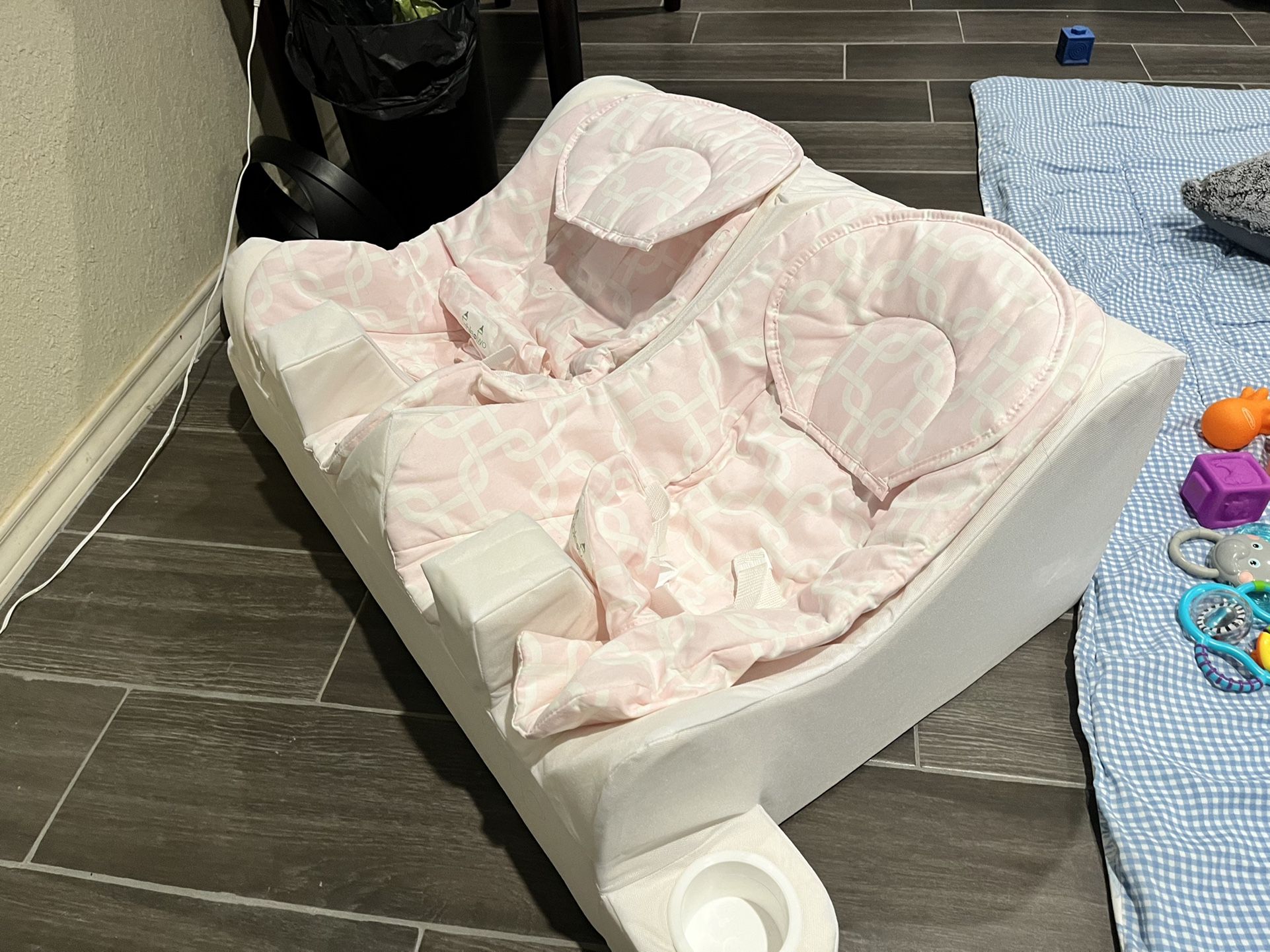 Table for two twin baby feeding system