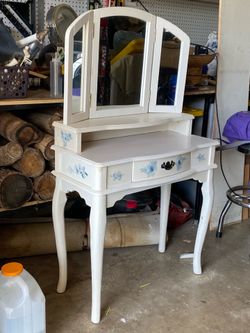 Vanity with bi-fold mirror