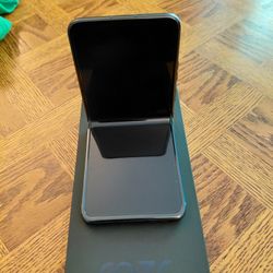 MOTOROLA RAZR RAZOR 24 256GB NEW IN THE BOX T-MOBILE NETWORK