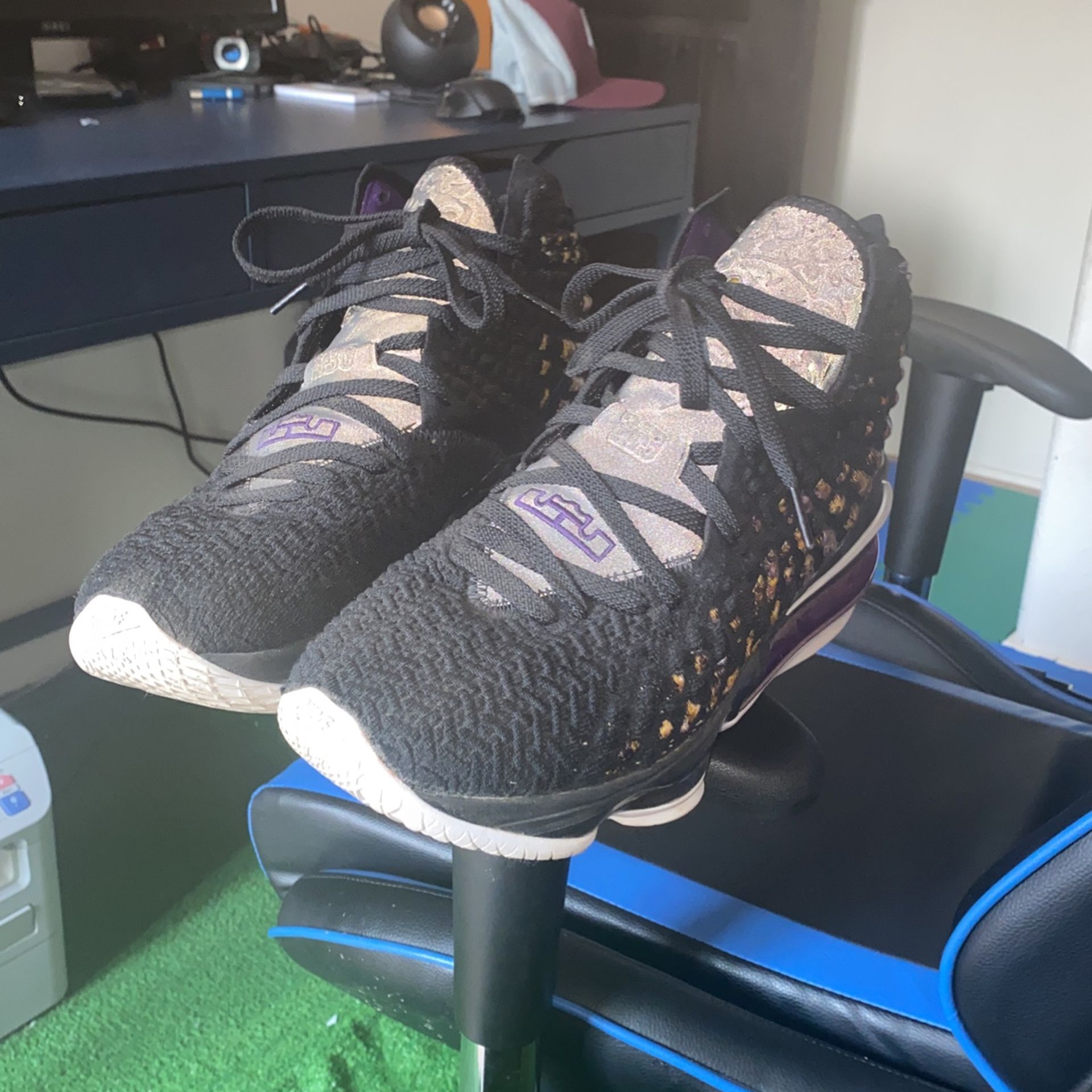 Lakers Lebron 17’s