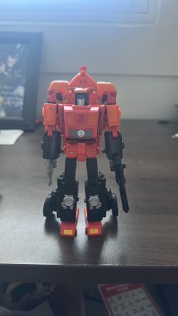 Transformers Legacy United Leader Class G1 Triple Changer Sandstorm