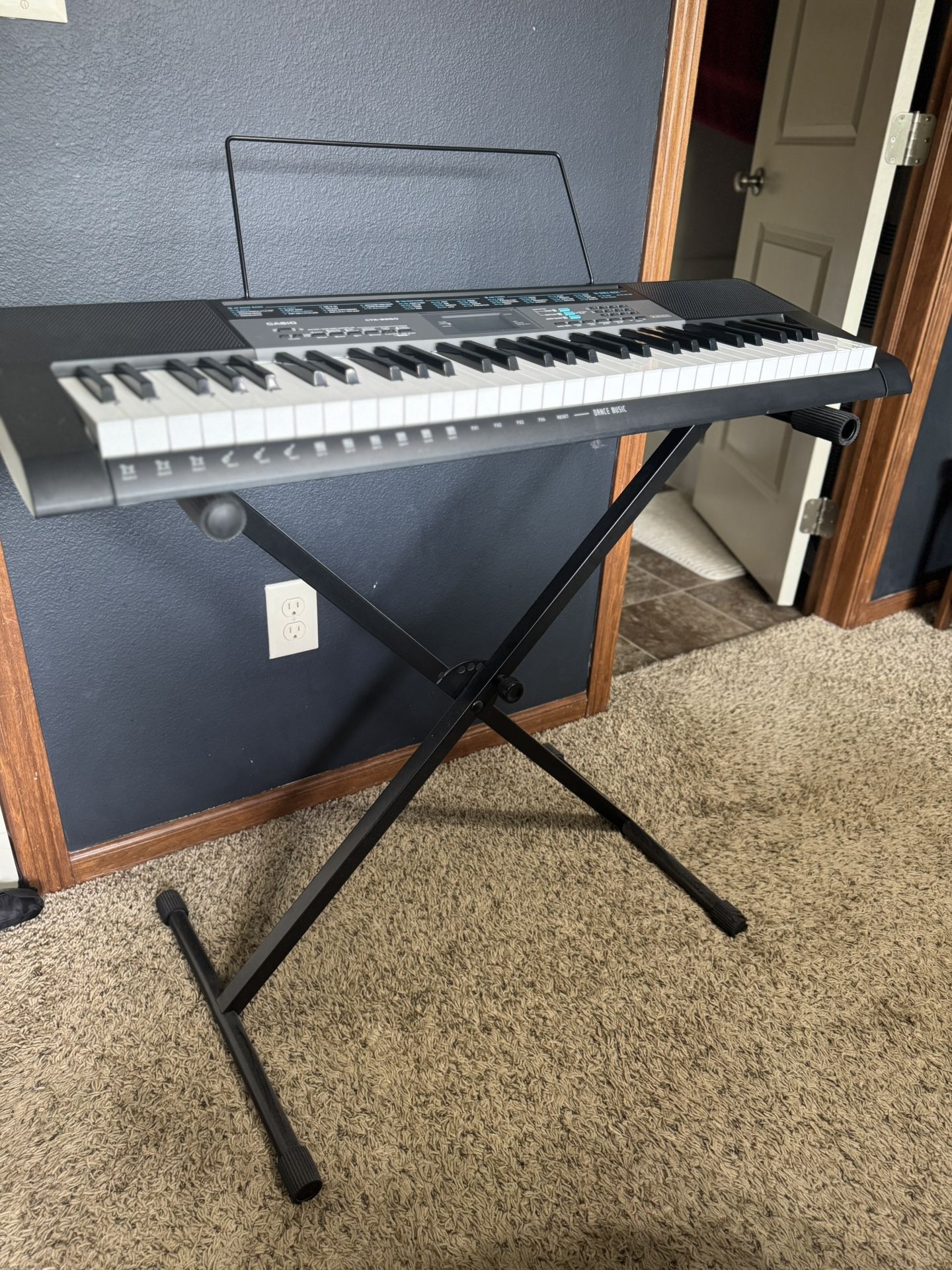 Casio CTK-6250 Keyboard + Stand