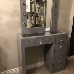 Vanity Desk With Mirror 