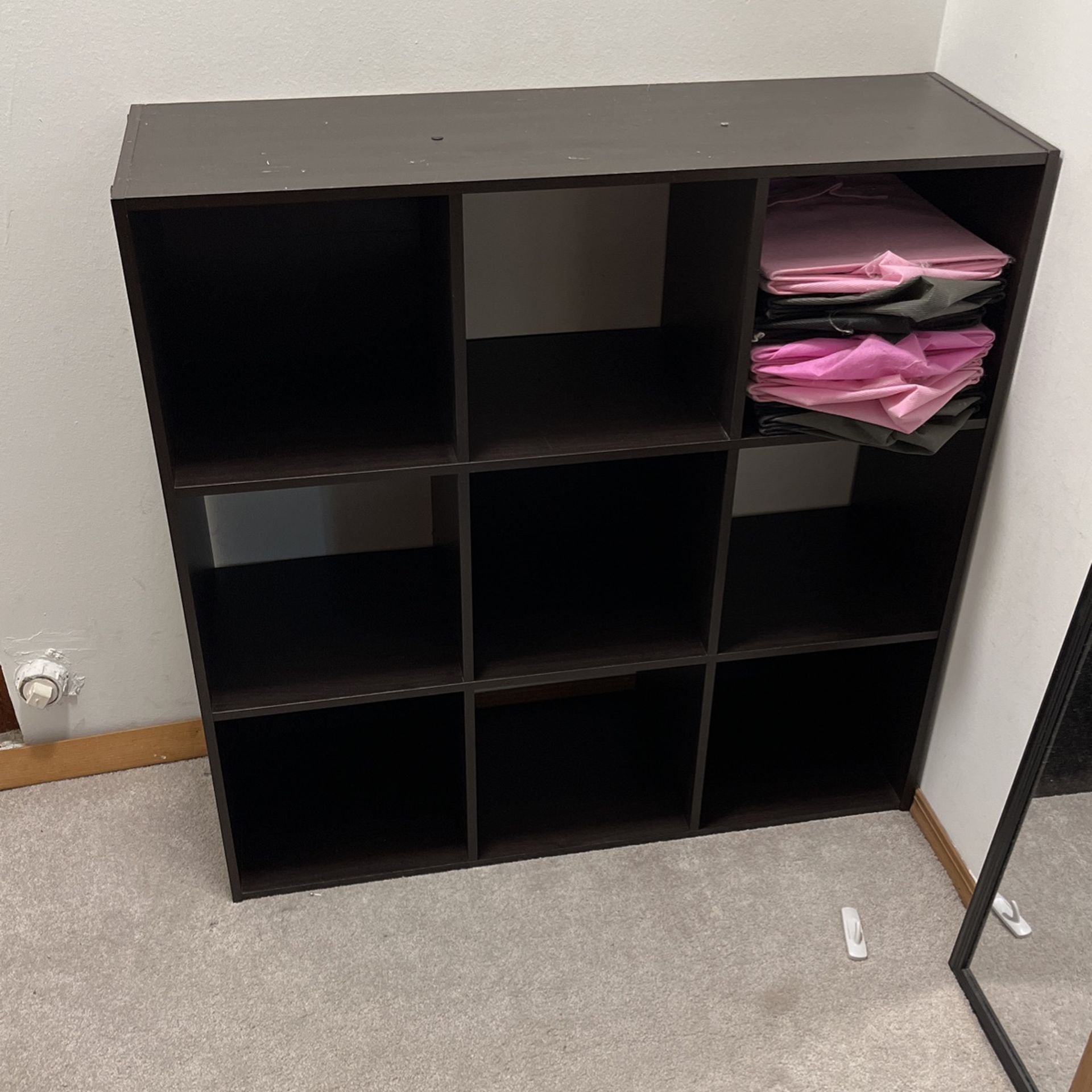 Dresser/cubicle