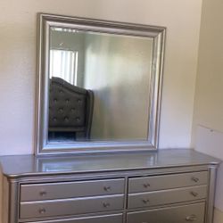 Dresser with mirror 