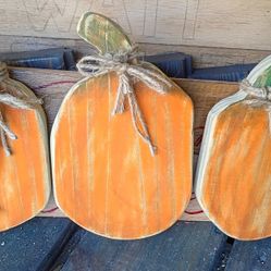Rustic Wood Pumpkins Set