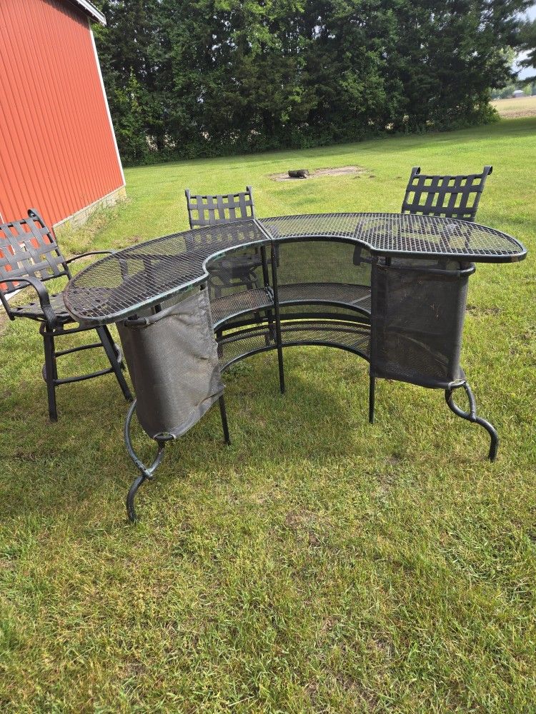 Outside Patio Bar With 3 Swivel Chairs