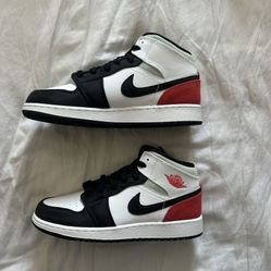 Jordan 1 Low White Track Red Black Igloo Size 6y