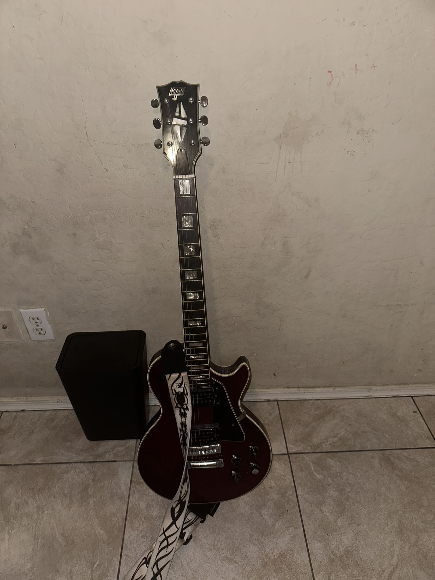 Electric Guitar Hondo Li
