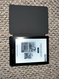 Kindle Paperwhite 11th Gen 16GB with Case