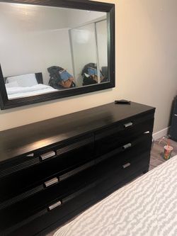 Queen bed with cabinet and furniture all set