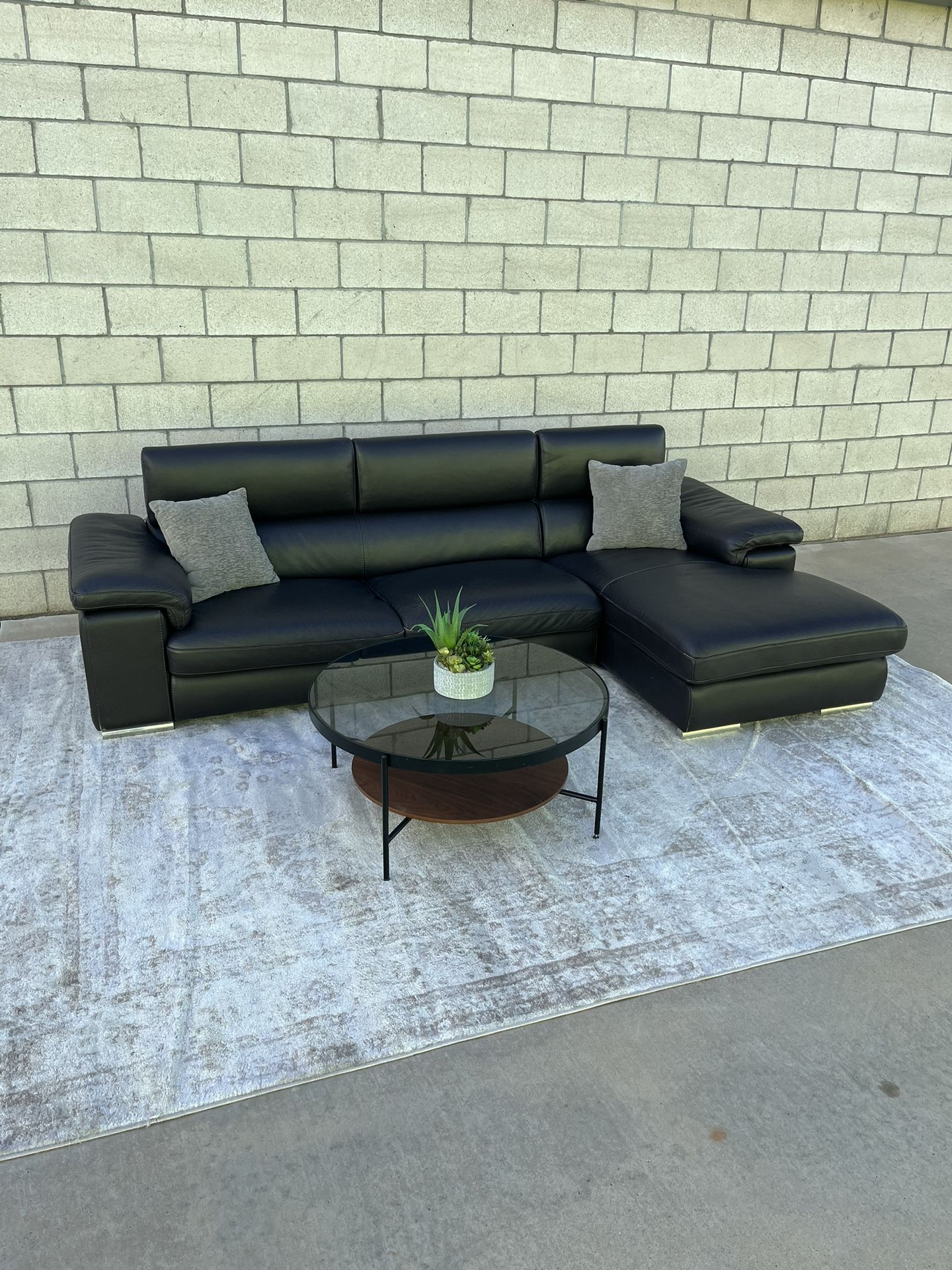*Free Delivery* Dark Brown/ Black Modern Sectional Couch
