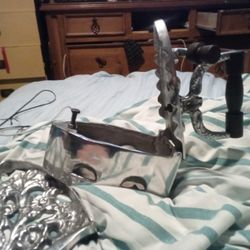 An Iron  With No CORD
