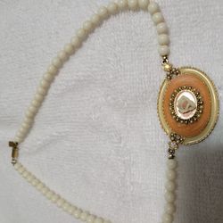 2 Beautiful Ventage Necklaces