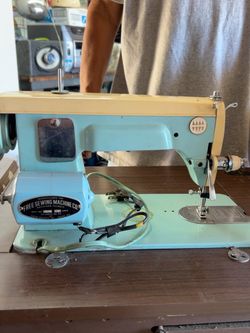 Free Sewing Machine Co. Vintage Sewing Machine