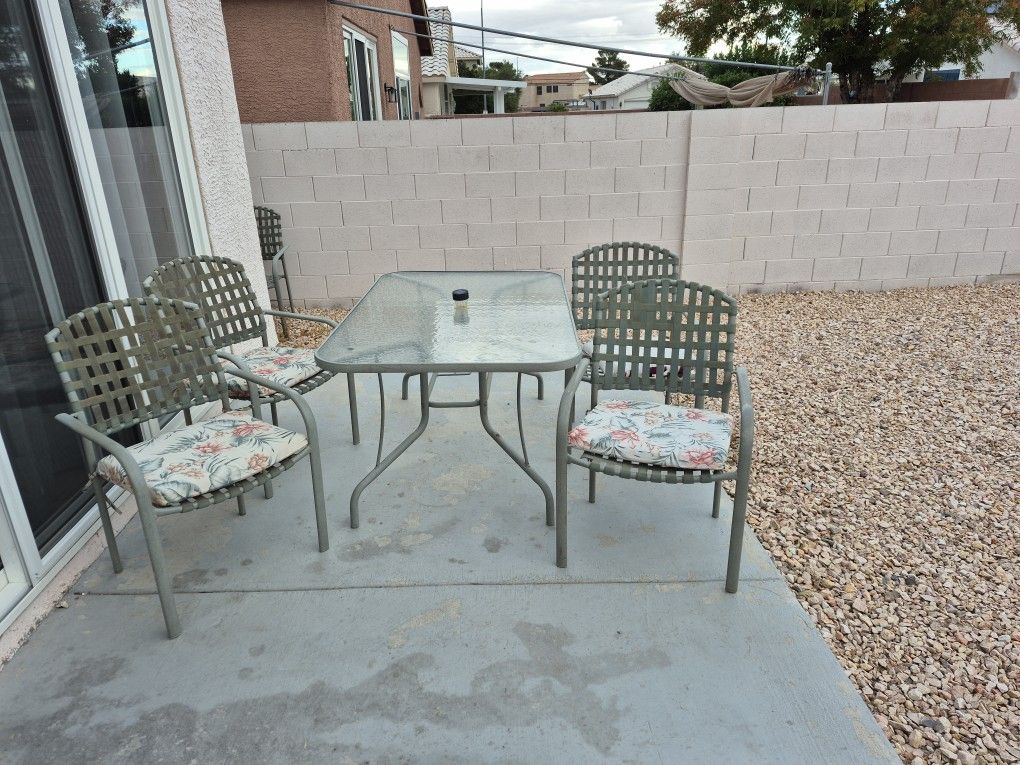 OUTDOOR TABLE AND 4 CHAIRS WITH CUSHIONS