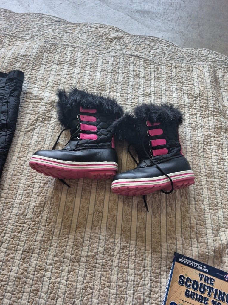 Size 4 Girl's Snow Boots
