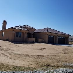 Hesperia Home /many areas 
